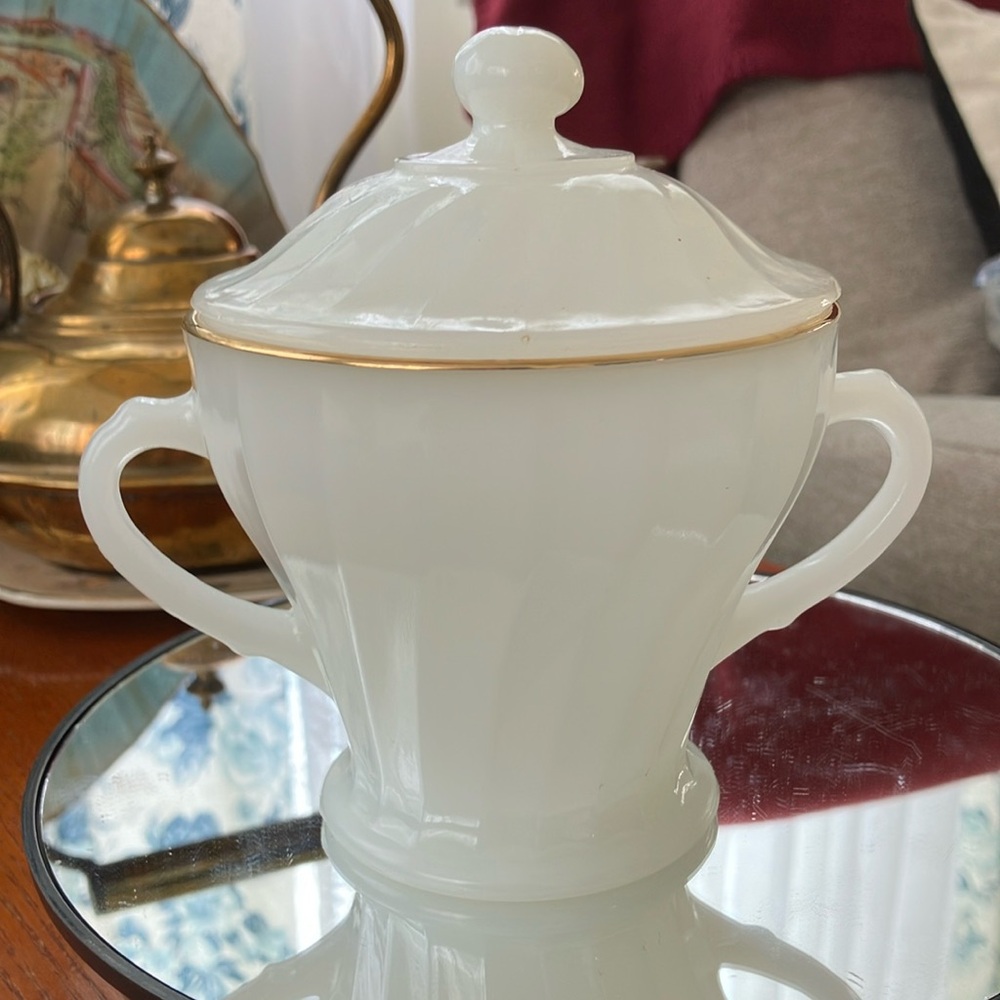VINTAGE FIRE KING ANCHOR HOCKING SWIRL MILK GLASS 22K EDGE SUGAR BOWL WITH LID